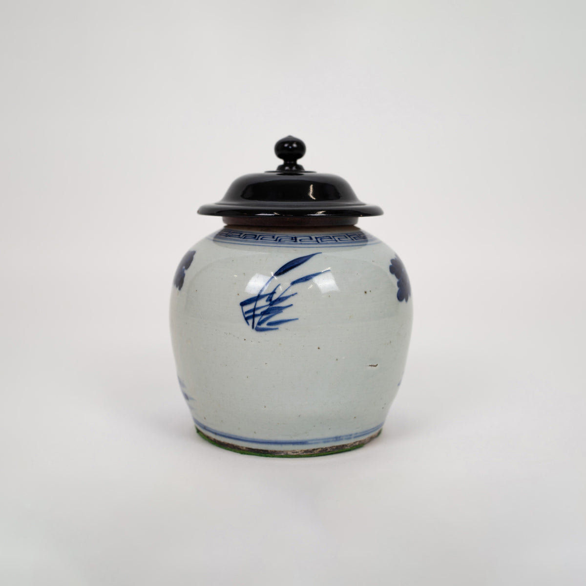 A Chinese Blue and White Porcelain Vase with Wooden Lid