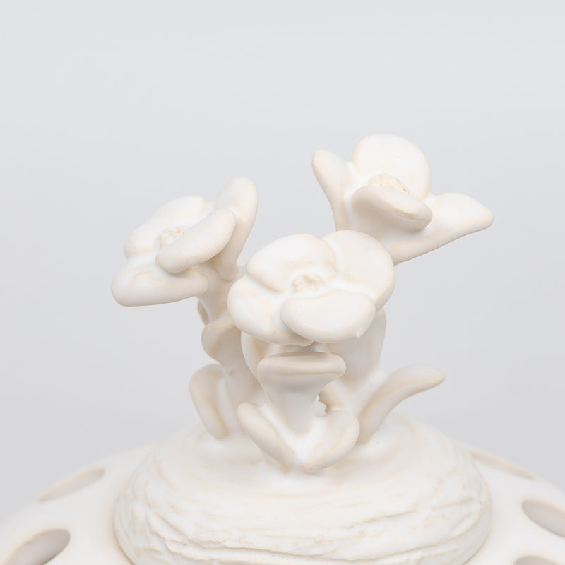 Bouquetiere Louis XVI